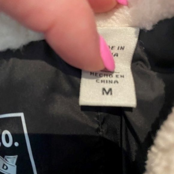 NEW Levi's Puffer Coat - Picture 6 of 6